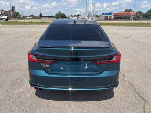 Used 2025 Toyota Camry XSE FWD image 5