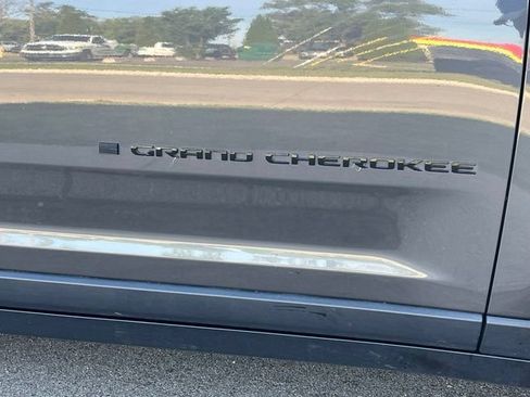 Used 2023 Jeep Grand Cherokee Altitude AWD/4WD image 33