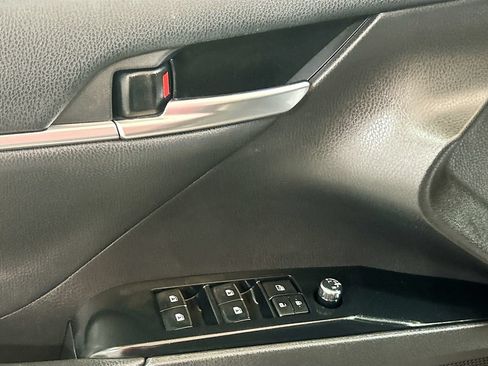 Used 2020 Toyota Camry XLE FWD image 15