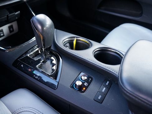 Used 2016 Toyota Avalon Limited image 27