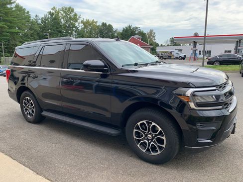 Used 2022 Ford Expedition XLT AWD/4WD image 3