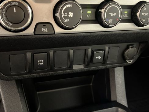 Used 2023 Toyota Tacoma SR w/ SR Convenience Package AWD/4WD image 31