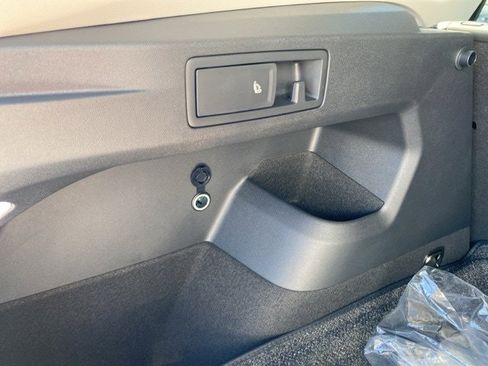 New 2025 Volkswagen Tiguan SE image 61