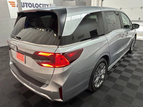 Used 2025 Honda Odyssey Touring image 9