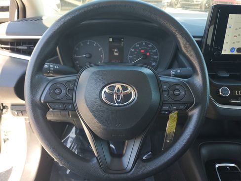 Used 2025 Toyota Corolla LE image 18