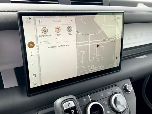 New 2025 Land Rover Defender 90 X-Dynamic SE image 16