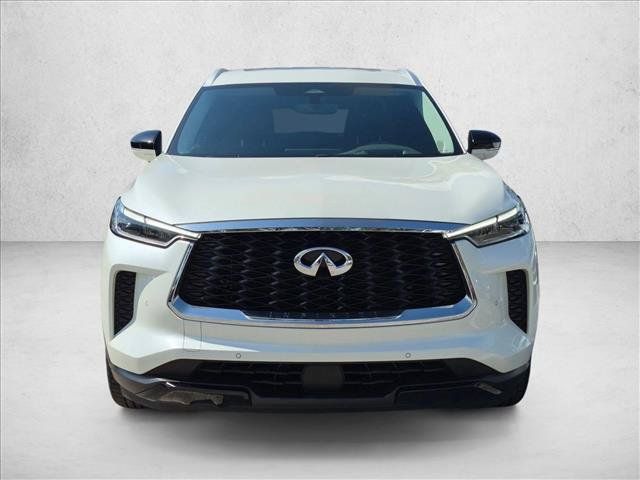 Used 2023 INFINITI QX60 Luxe w/ Vision Package FWD image 2
