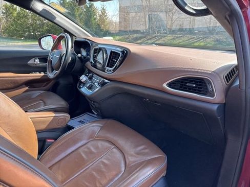Used 2020 Chrysler Pacifica Limited w/ Advanced Safetytec Group FWD image 29