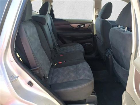 Used 2016 Nissan Rogue S image 19