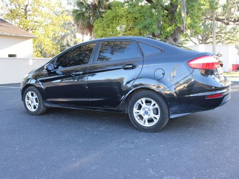 Used 2015 Ford Fiesta SE FWD image 4