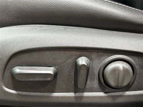 Used 2017 Chevrolet Malibu Premier image 21