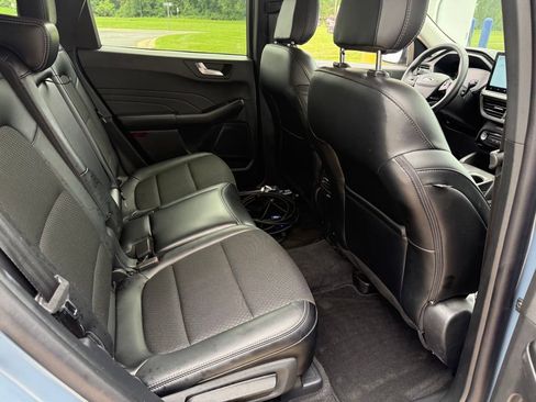 Certified 2025 Ford Escape SE FWD image 16