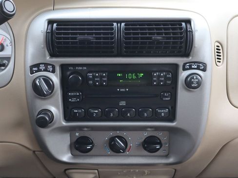 Used 2004 Ford Explorer Sport Trac XLT image 35