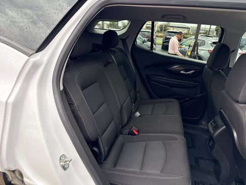Used 2024 GMC Terrain SLE FWD image 12