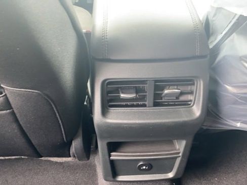 New 2024 Ford Edge SE image 13