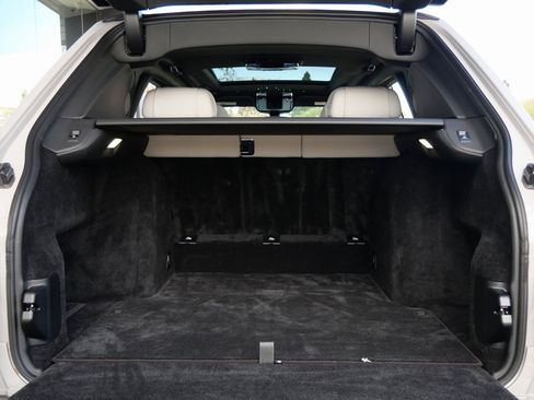 Used 2021 Rolls-Royce Cullinan image 28