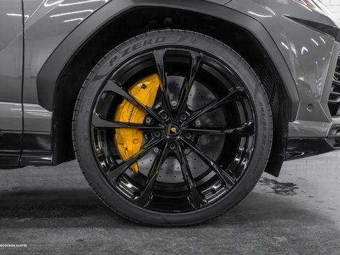 Used 2021 Lamborghini Urus image 17