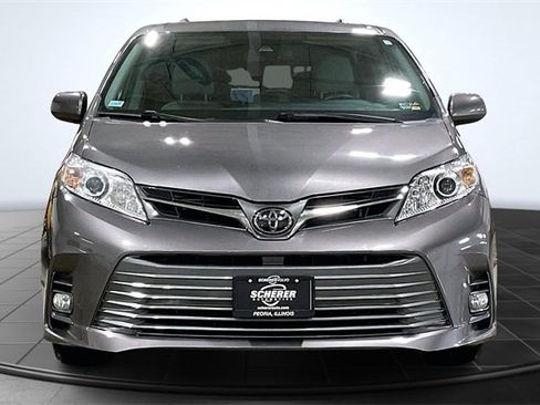 Used 2019 Toyota Sienna XLE image 3