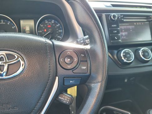 Used 2018 Toyota RAV4 LE w/ All Weather Liner Package FWD image 23