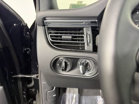 Certified 2026 Porsche Macan AWD/4WD image 26