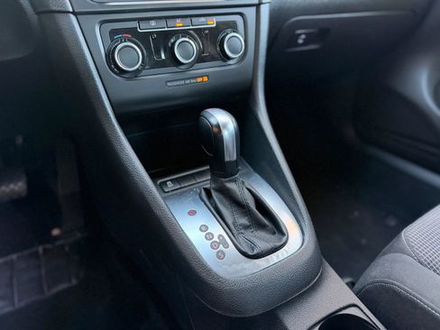 Used 2012 Volkswagen Golf 2-Door FWD image 13
