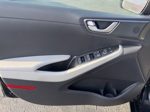 Used 2022 Hyundai Ioniq SE image 10