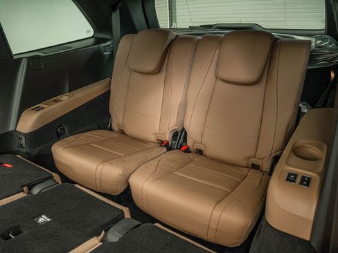 New 2026 Mercedes-Benz GLS 450 4MATIC image 36