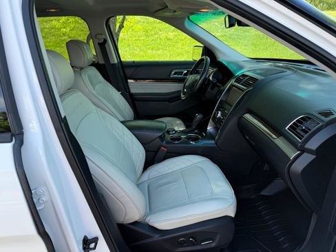 Used 2016 Ford Explorer Platinum image 27