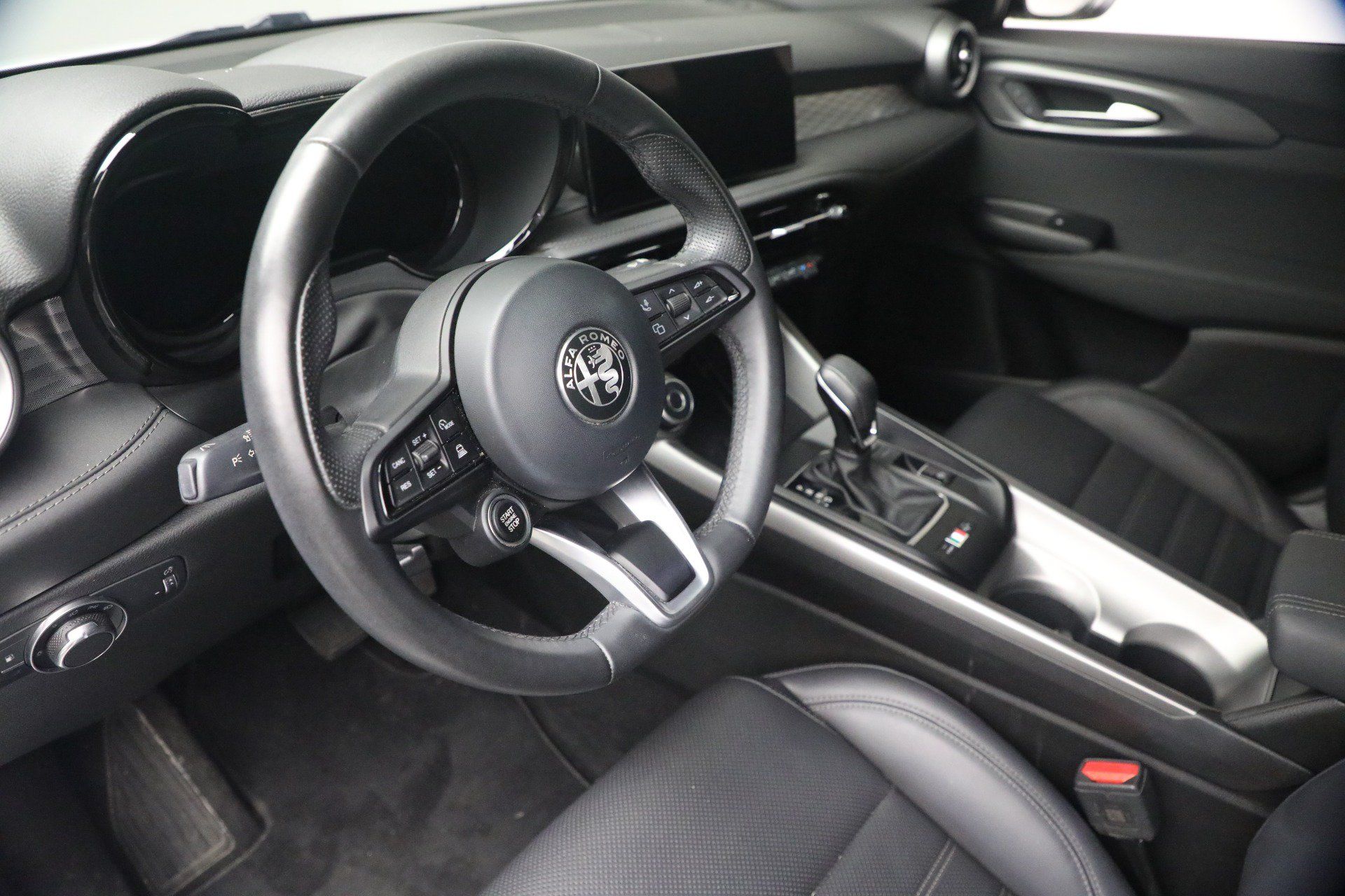 Used 2024 Alfa Romeo Tonale Ti w/ Premium Interior Package AWD/4WD image 13