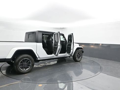Used 2023 Jeep Gladiator Overland image 57