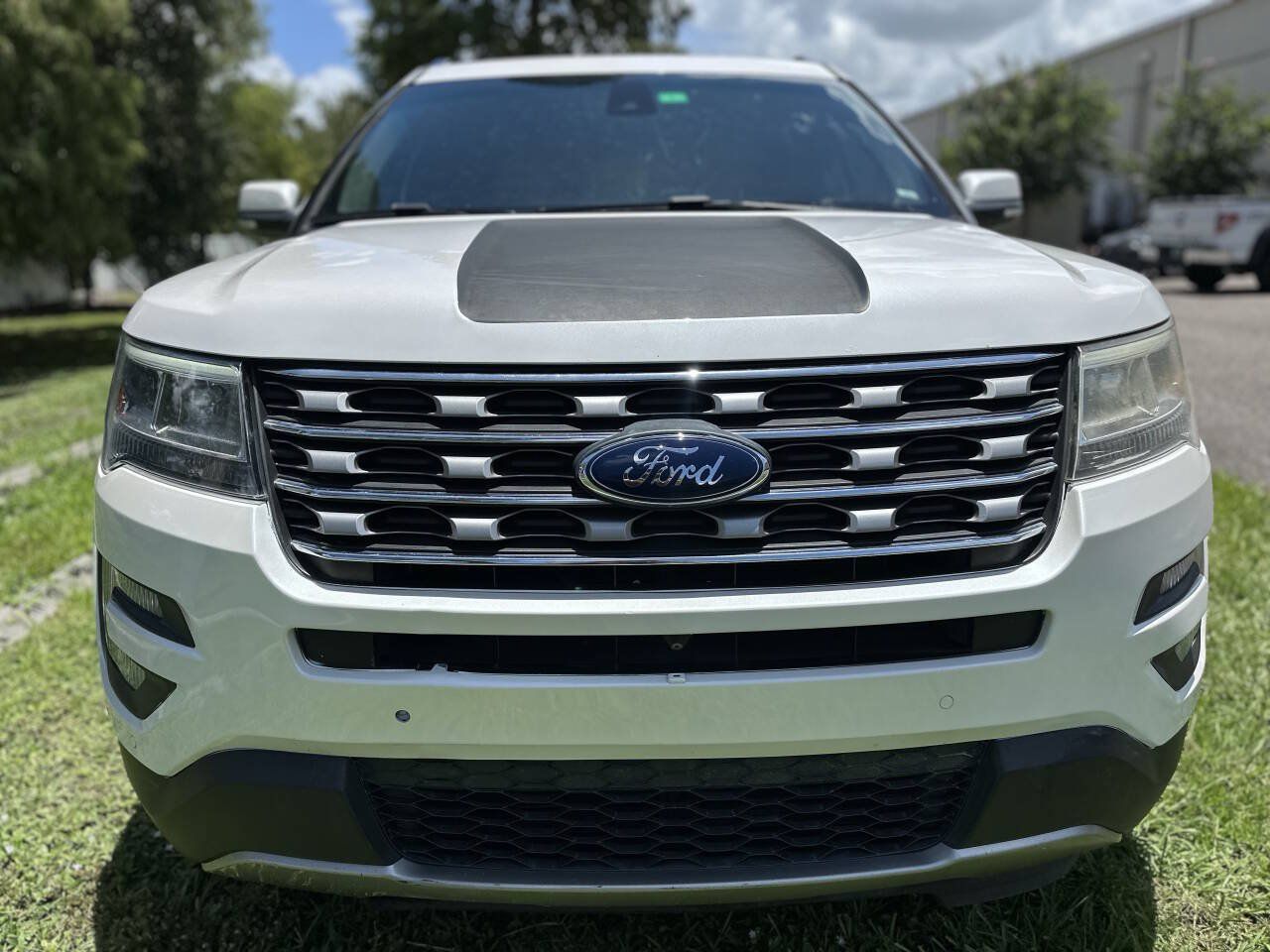 Used 2017 Ford Explorer Limited w/ Equipment Group 301A FWD image 10