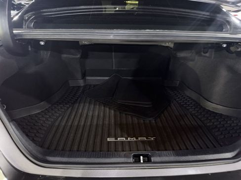 Used 2021 Toyota Camry XLE image 9