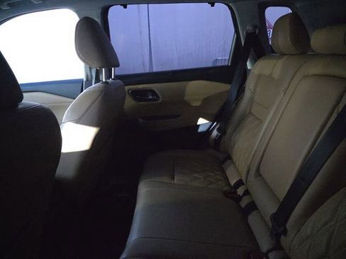 Used 2022 Nissan Rogue Platinum w/ Head-Up Display Package image 10