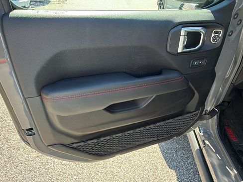 Used 2022 Jeep Gladiator Rubicon w/ LED Lighting Group AWD/4WD image 14