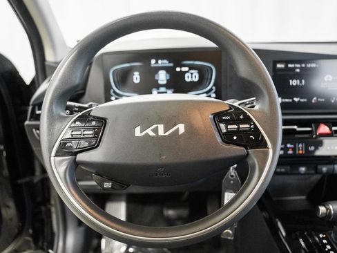Used 2024 Kia Niro LX FWD image 21