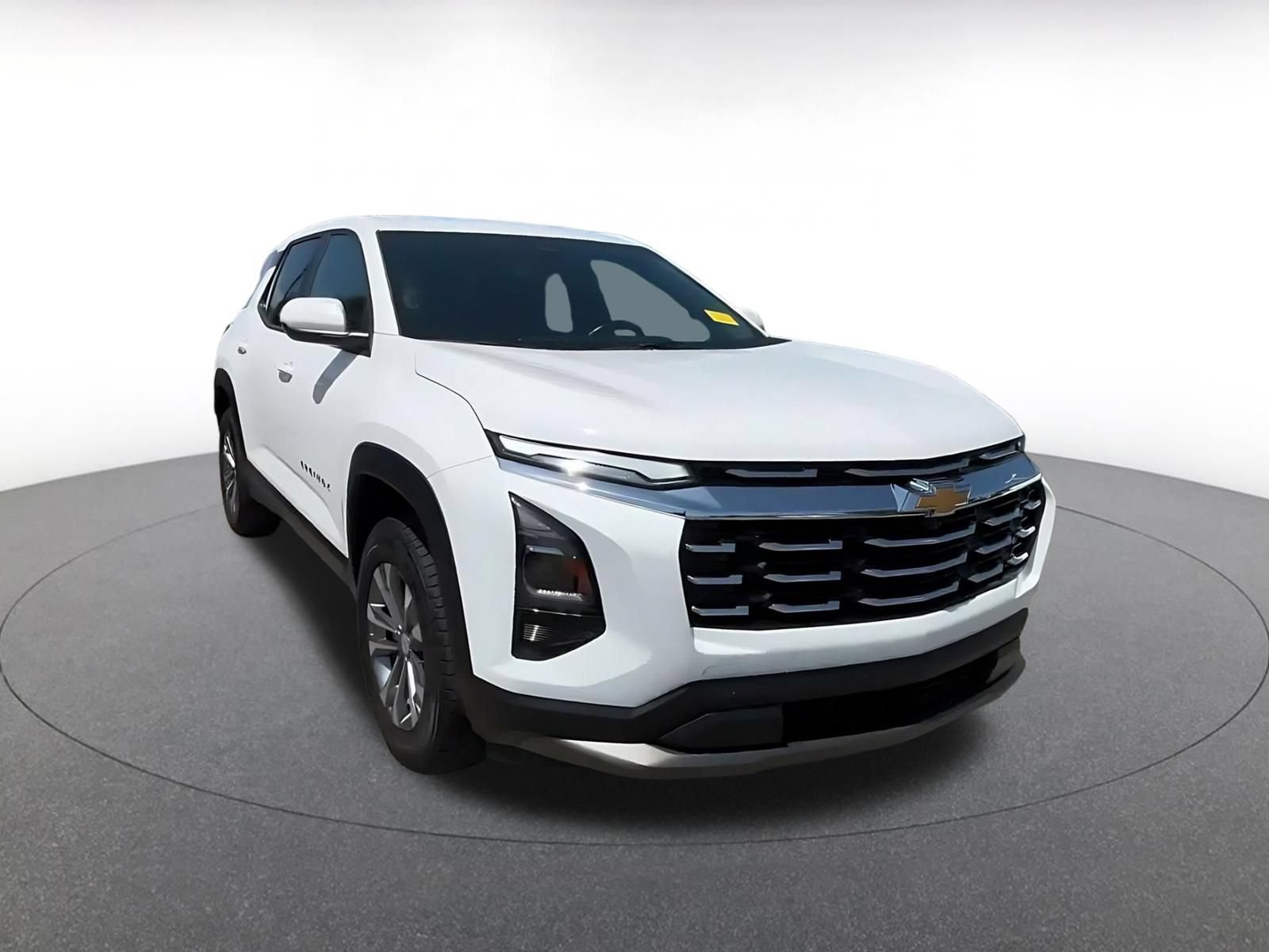 Used 2025 Chevrolet Equinox LT AWD/4WD image 2