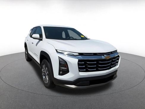Used 2025 Chevrolet Equinox LT AWD/4WD image 2