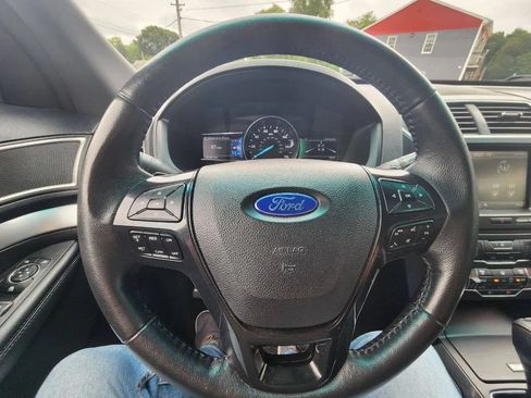 Used 2016 Ford Explorer XLT w/ Equipment Group 202A AWD/4WD image 19