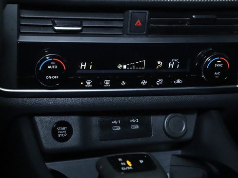 Used 2025 Nissan Rogue SV image 25