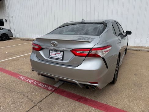 Used 2020 Toyota Camry SE FWD image 6