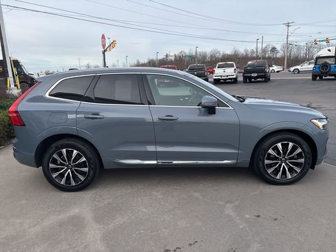 Certified 2023 Volvo XC60 B5 Plus w/ Climate Package AWD/4WD image 5