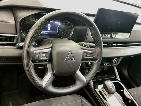 Used 2025 Mitsubishi Outlander SE AWD/4WD image 18