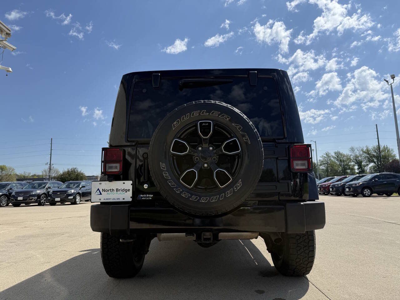 Used 2017 Jeep Wrangler Unlimited Sahara AWD/4WD image 28