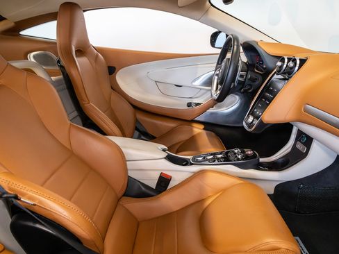 Used 2020 McLaren GT RWD image 33