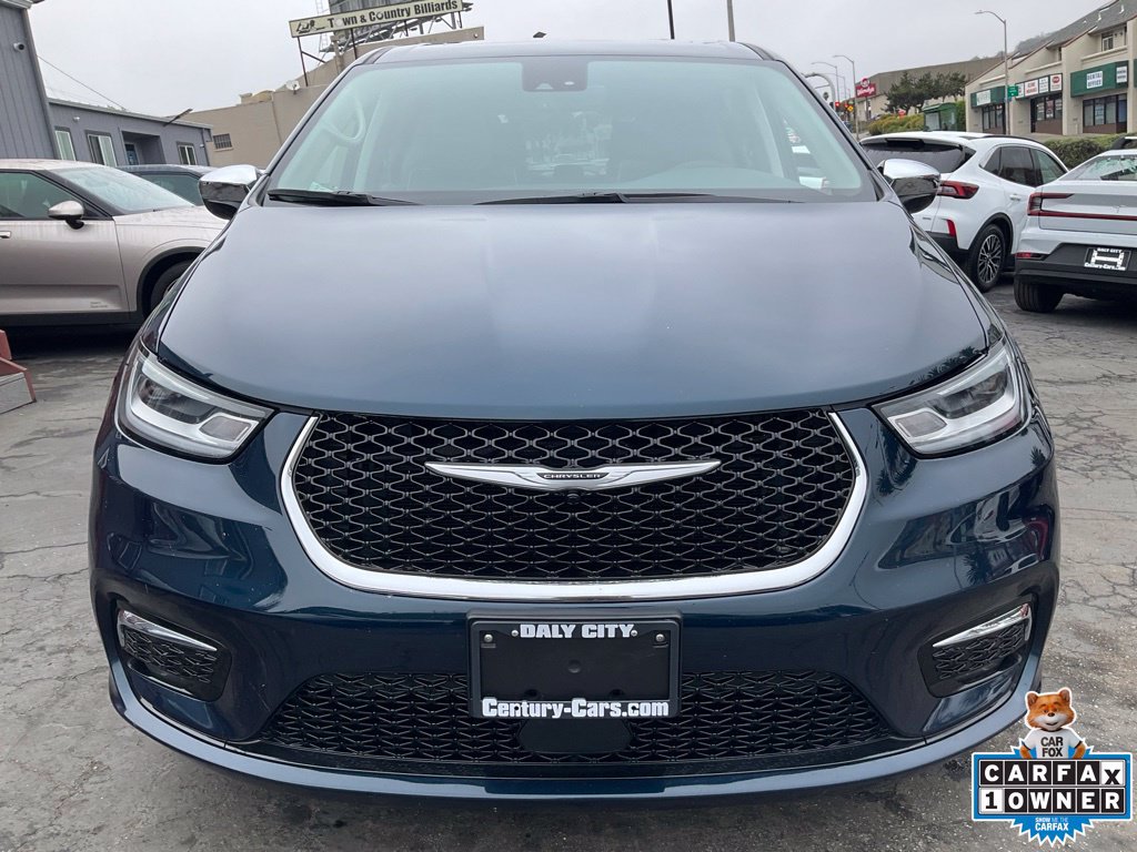 Used 2023 Chrysler Pacifica Limited FWD image 2