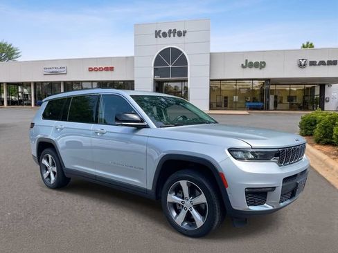 Used 2021 Jeep Grand Cherokee L Limited w/ Luxury Tech Group II AWD/4WD image 2