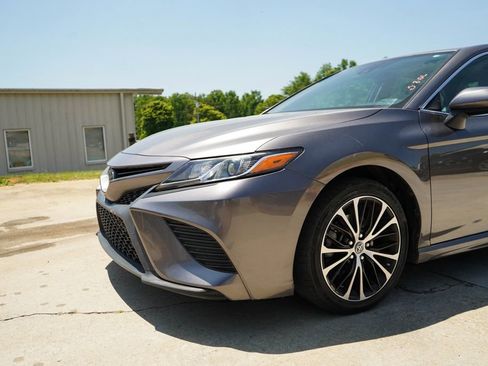 Used 2019 Toyota Camry SE FWD image 17