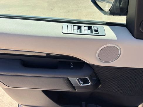 Used 2017 Land Rover Discovery SE AWD/4WD image 13
