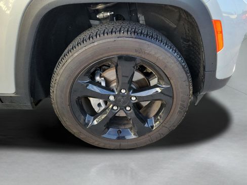 Certified 2025 Jeep Grand Cherokee Altitude RWD image 28
