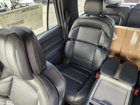 New 2026 Lincoln Navigator Reserve w/ Jet Appearance Package AWD/4WD image 13